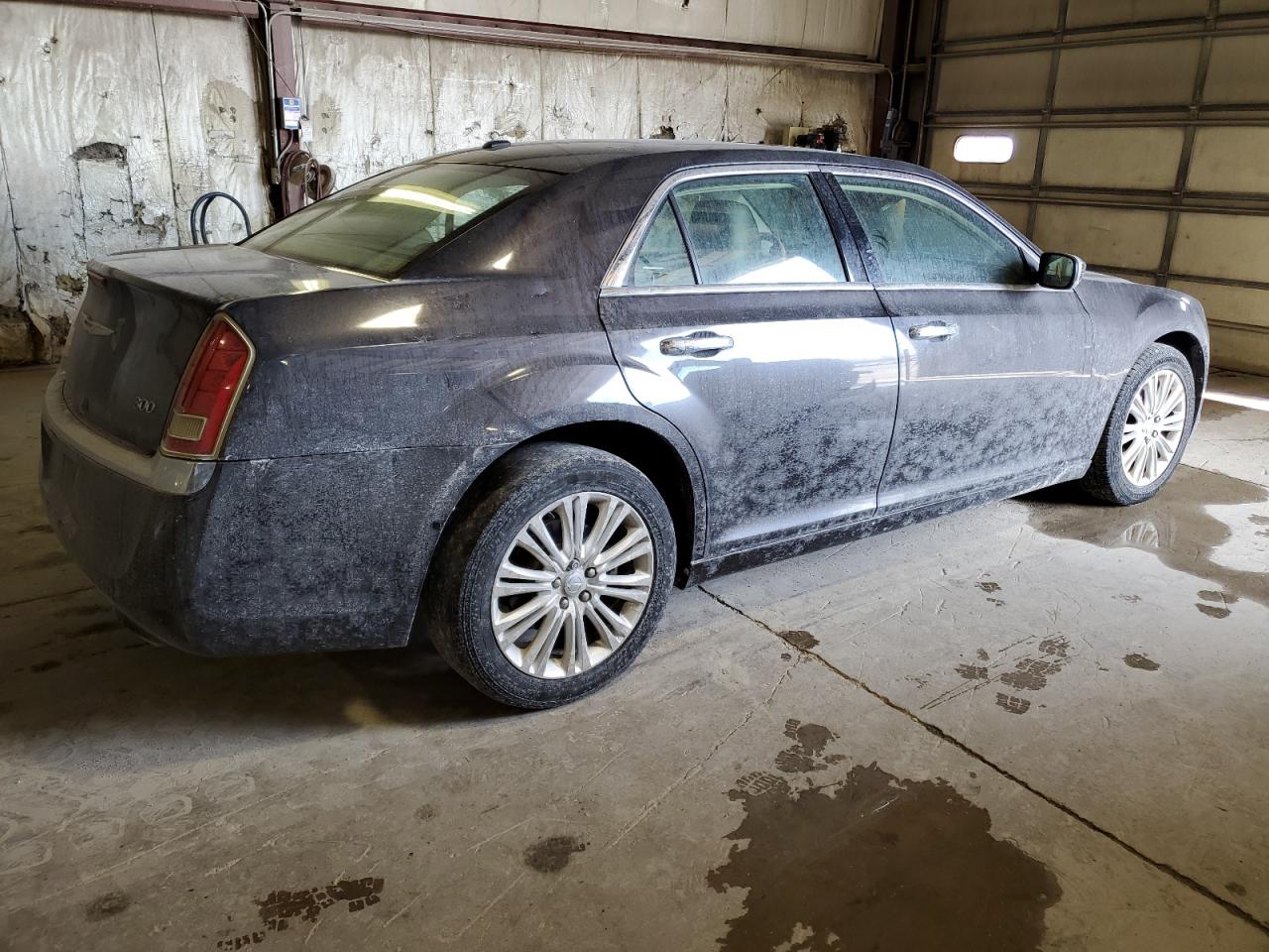 2012 Chrysler 300 VIN 2C3CCAHG8CH184295 Copart auction photo, front end / minor dent/scratches damage thumbnail 3