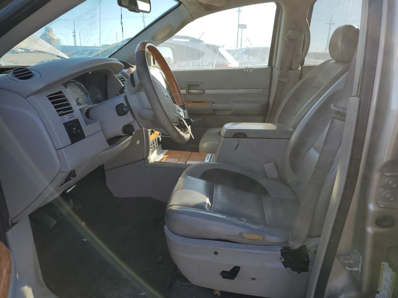 2008 Chrysler Aspen VIN 1A8HW58208F133542 Copart auction photo, rear end damage thumbnail 7