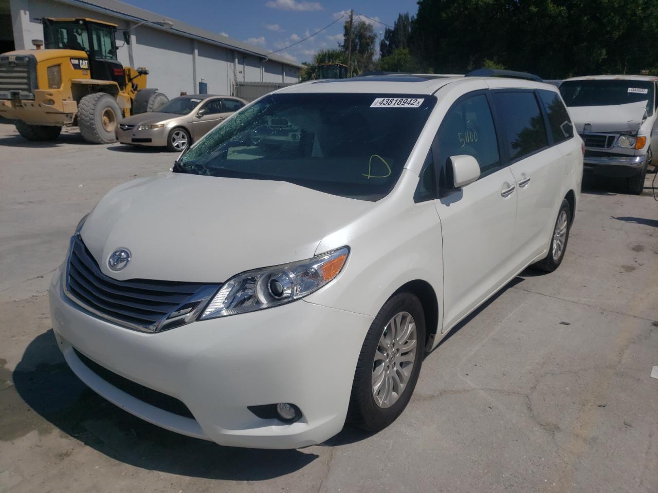 2016 Toyota Sienna VIN 5TDYK3DC4GS720055 Copart auction photo, front end / side damage thumbnail 2