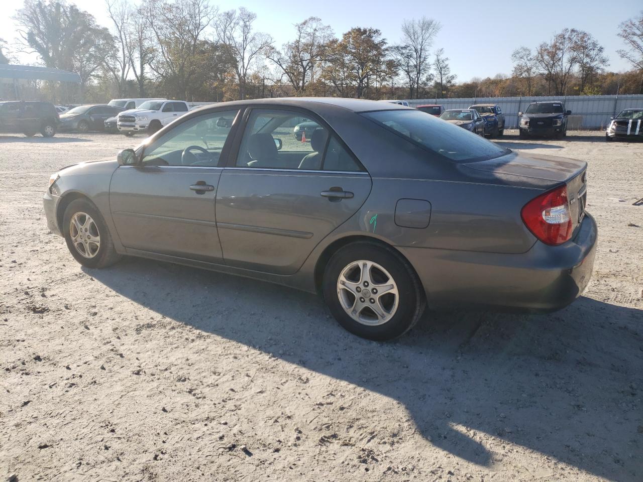 2002 Toyota Camry VIN JTDBE32K520006499 Copart auction photo, front end / minor dent/scratches damage thumbnail 2