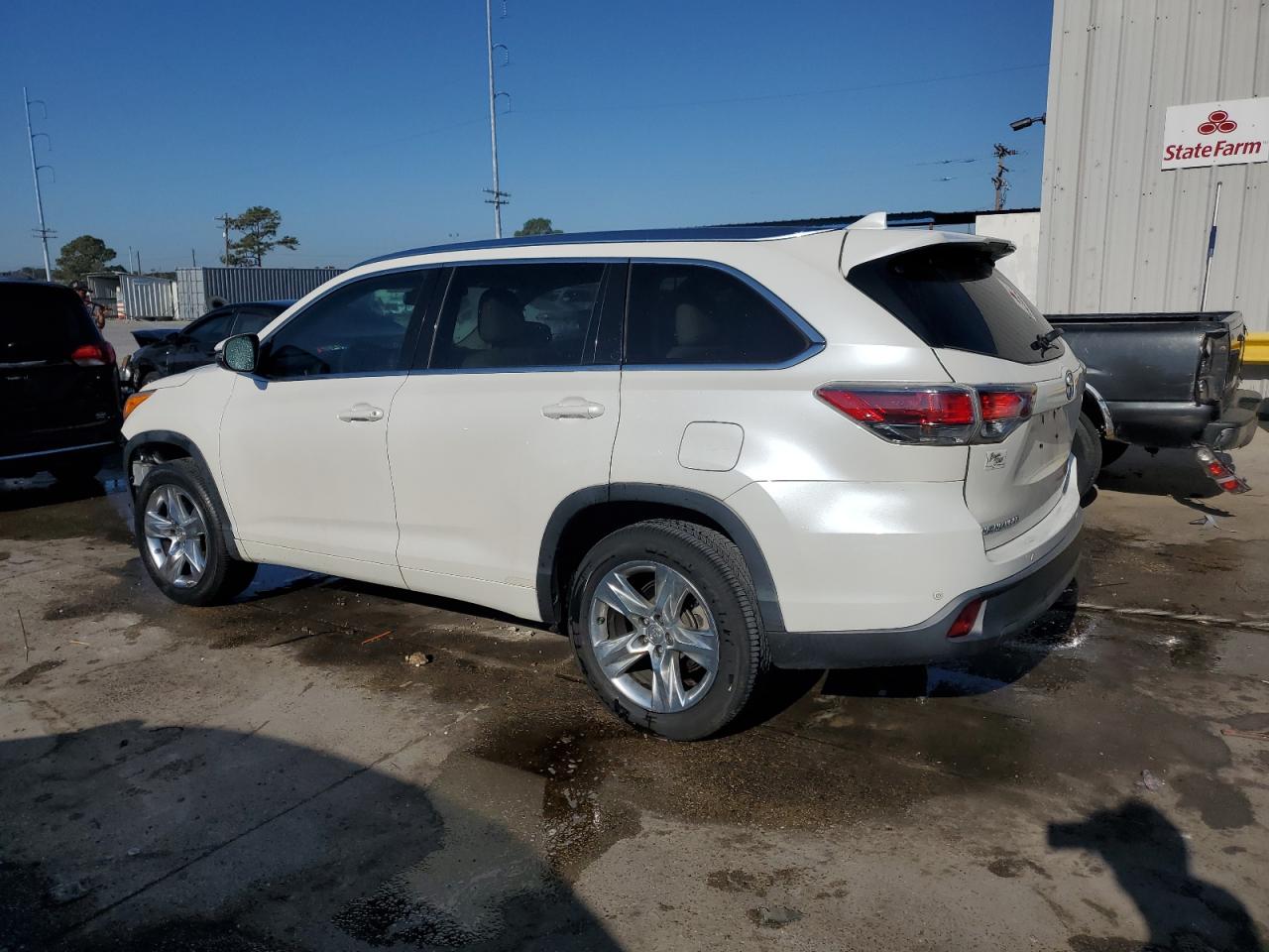 2015 Toyota Highlander VIN 5TDYKRFH4FS115835 Copart auction photo, front end damage thumbnail 2