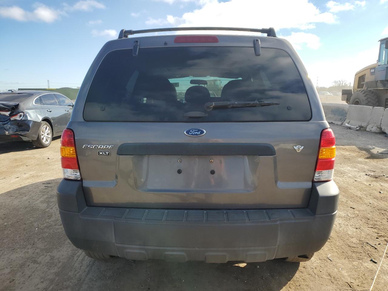2006 Ford Escape VIN 1FMCU03126KD35582 Copart auction photo, front end damage thumbnail 6