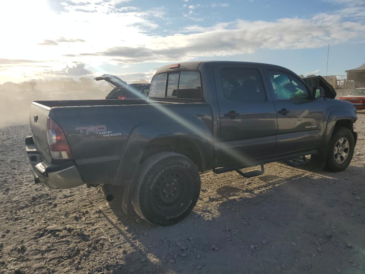 2011 Toyota Tacoma VIN 5TFLU4EN3BX020640 Copart auction photo, front end / mechanical damage thumbnail 3