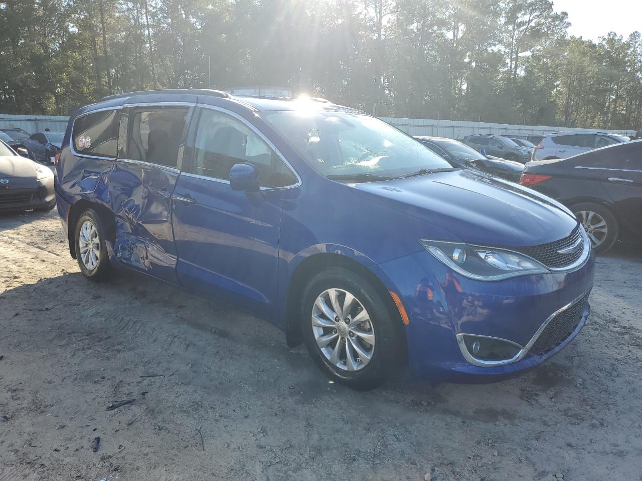 2018 Chrysler Pacifica VIN 2C4RC1FG9JR260638 Copart auction photo, side damage thumbnail 4