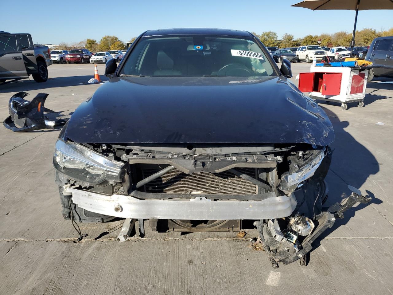 2017 BMW 3er VIN WBA8A9C59HK620368 Copart auction photo, front end / side damage thumbnail 5