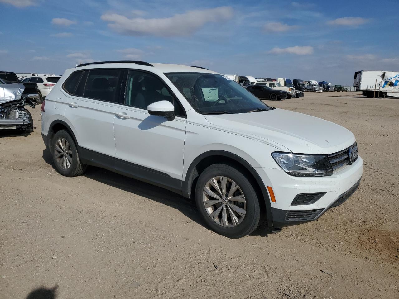 2019 Volkswagen Tiguan VIN 3VV1B7AX1KM050586 Copart auction photo, mechanical / minor dent/scratches damage thumbnail 4