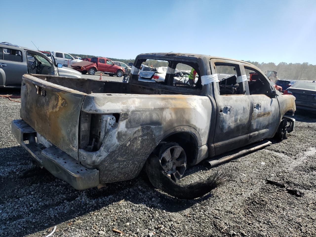 2018 Nissan Titan VIN 1N6AA1EJ9JN519185 Copart auction photo, burn / minor dent/scratches damage thumbnail 3