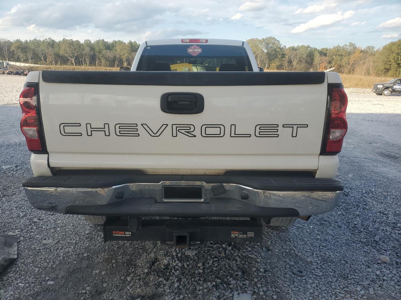 2005 Chevrolet Silverado VIN 1GCHK24U65E300268 Copart auction photo, minor dent/scratches damage thumbnail 6