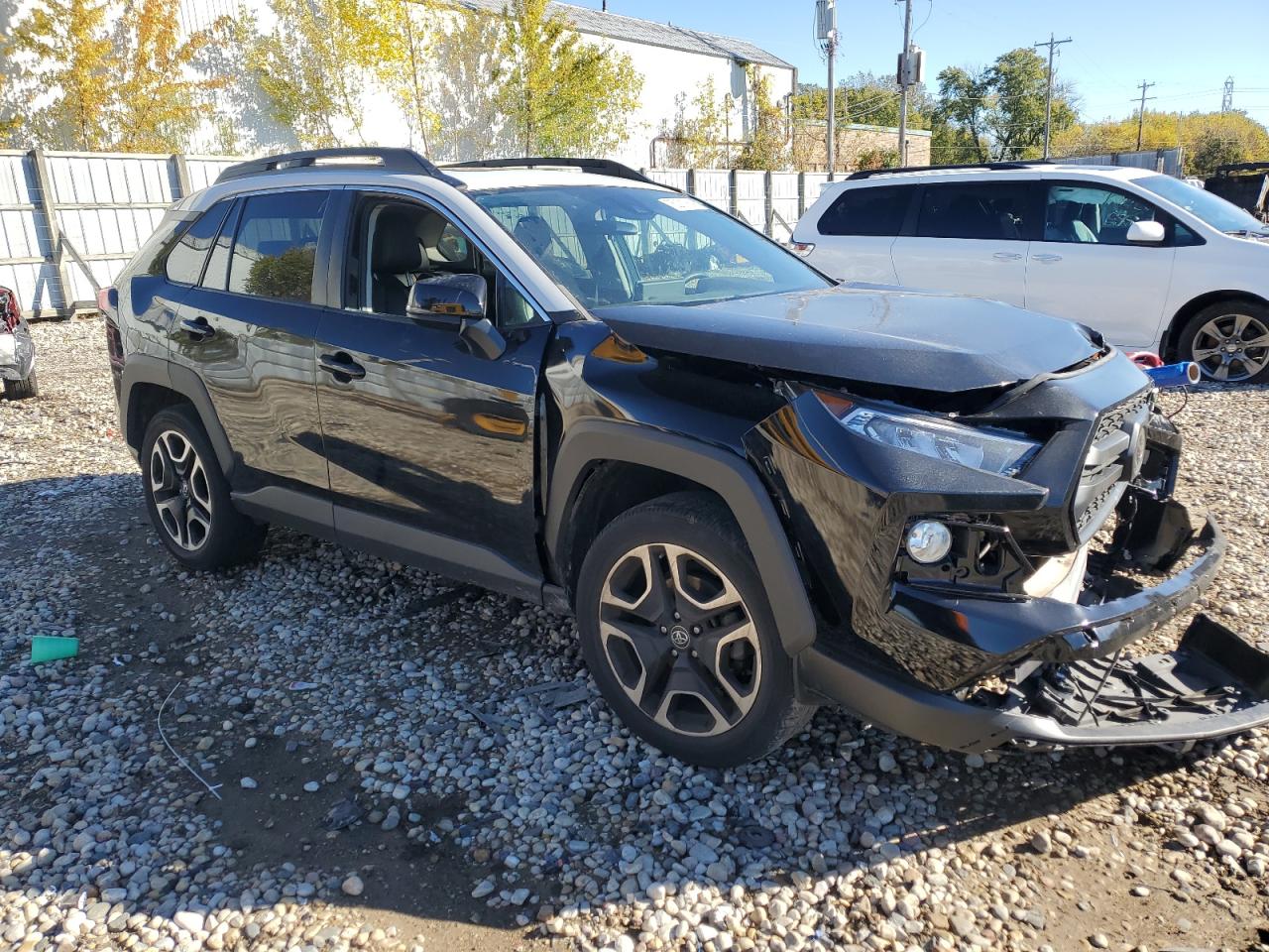 2019 Toyota RAV 4 VIN 2T3J1RFV8KW017068 Copart auction photo, front end damage thumbnail 4