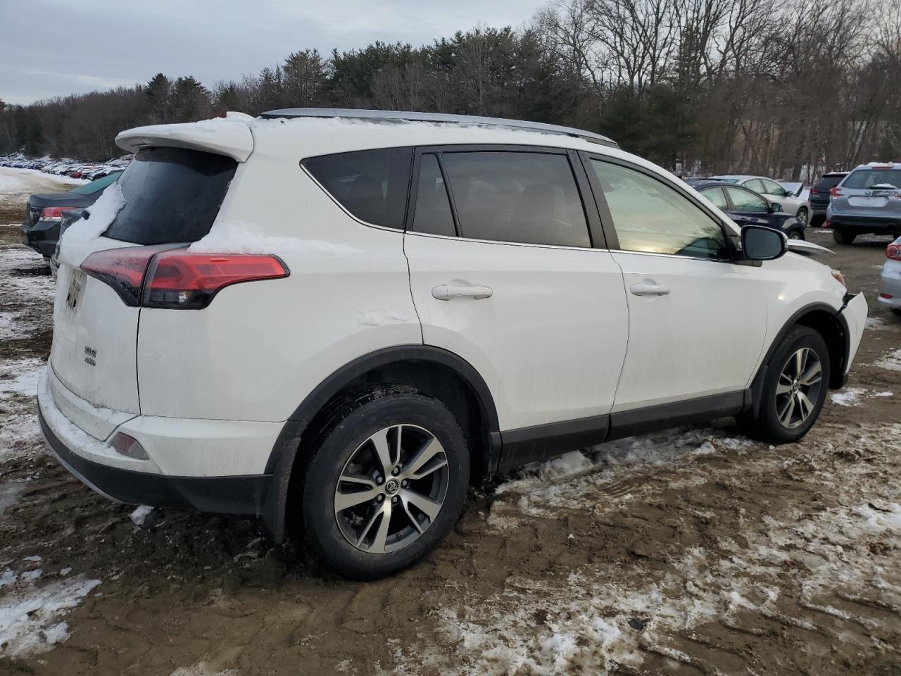 2018 Toyota RAV 4 VIN JTMRFREV9JJ747509 Copart auction photo, front end / minor dent/scratches damage thumbnail 3