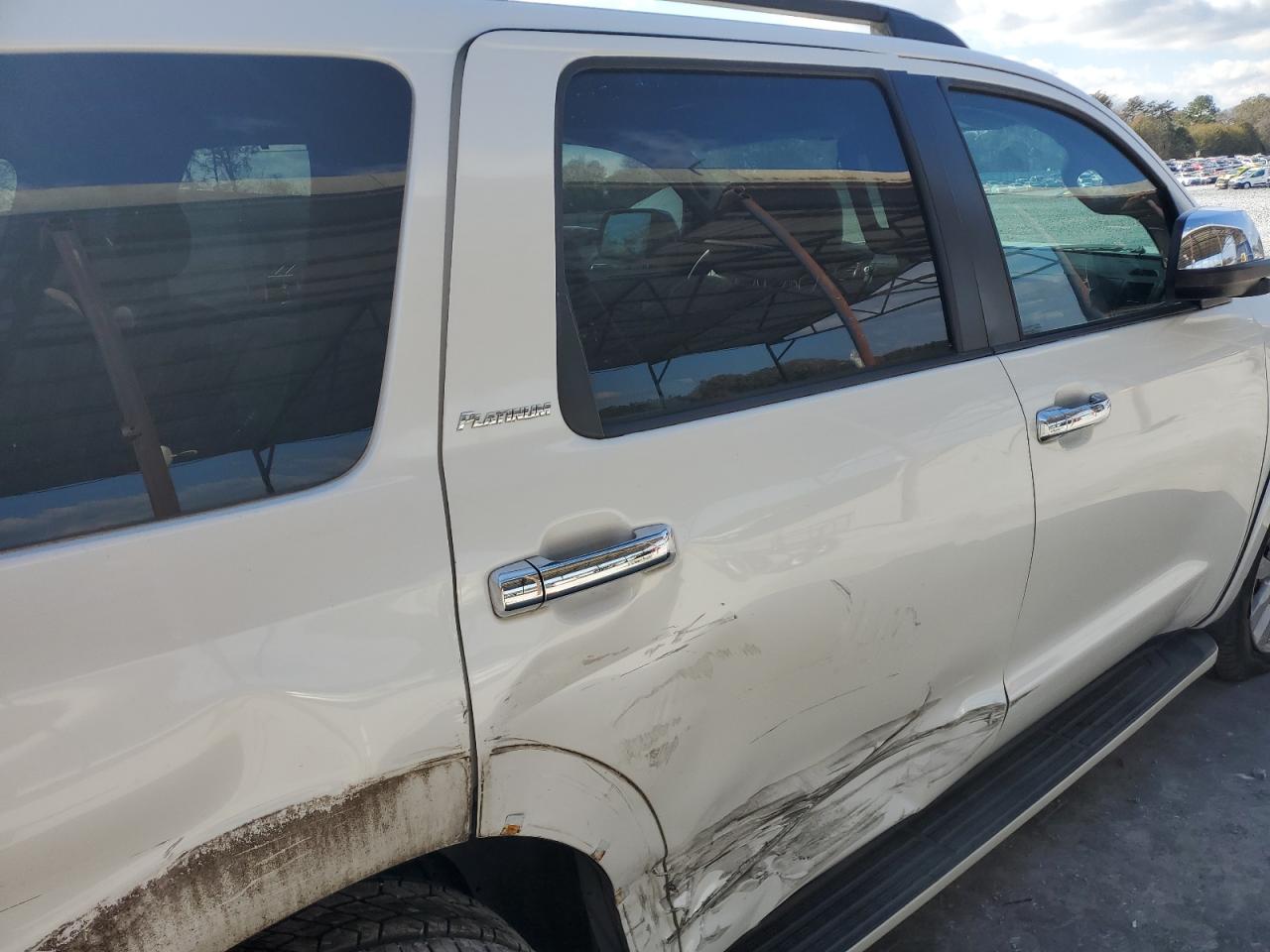 2010 Toyota Sequoia VIN 5TDDW5G18AS037016 Copart auction photo, side / rear end damage thumbnail 11