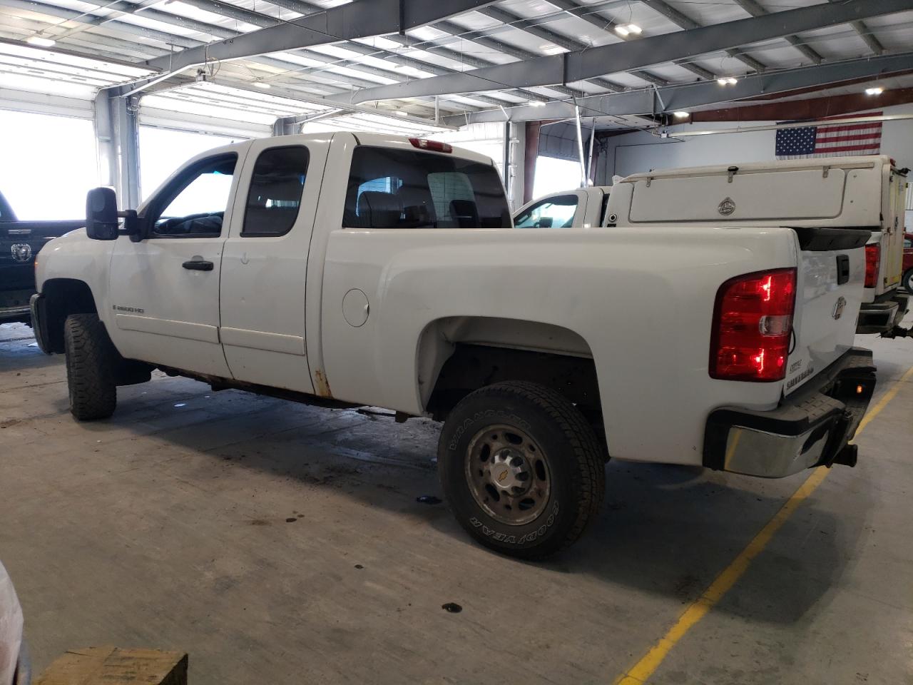 2007 Chevrolet Silverado VIN 1GCHK29K67E506152 Copart auction photo, all over damage thumbnail 2