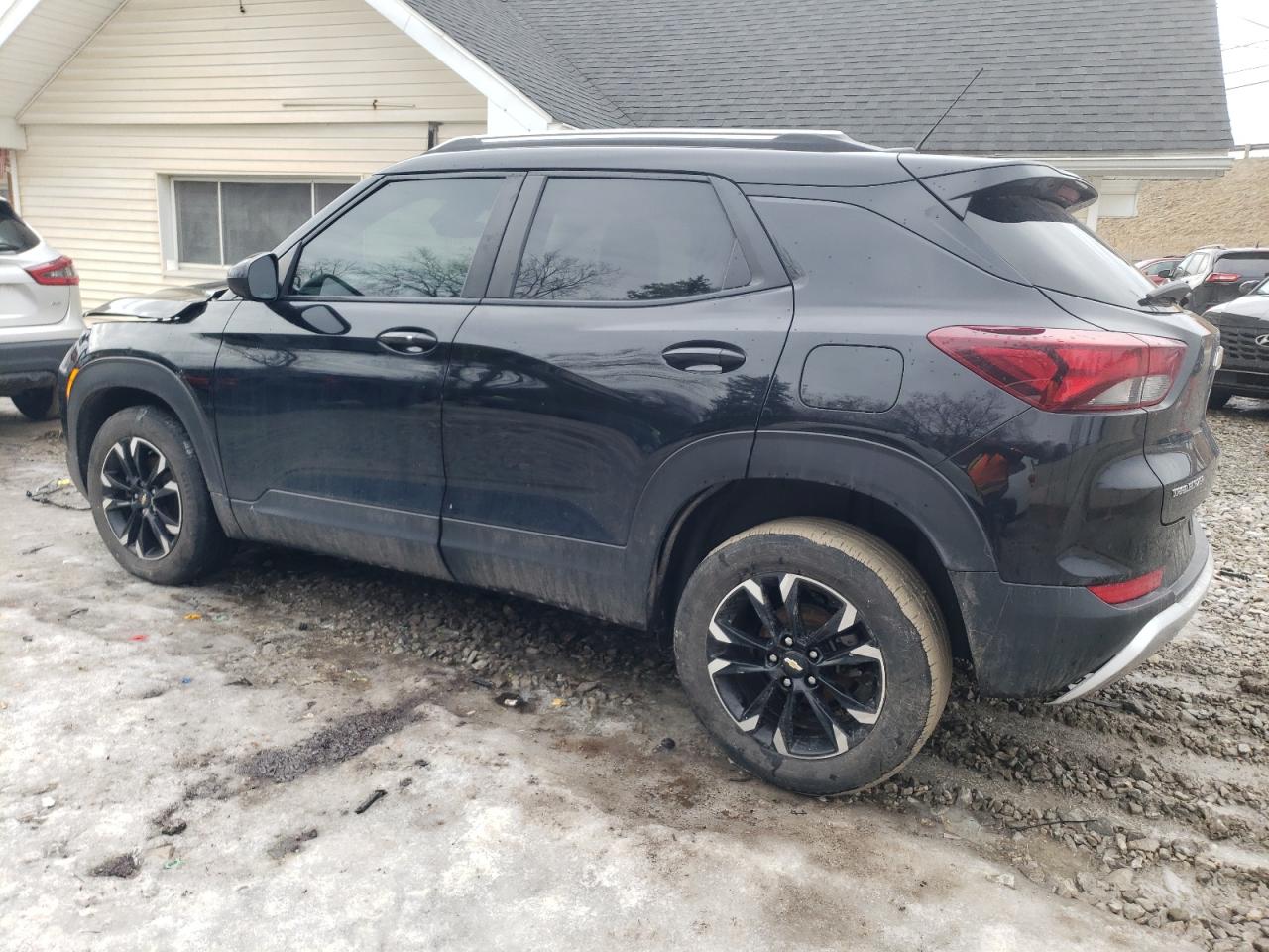 2021 Chevrolet TrailBlazer VIN KL79MPS21MB162097 Copart auction photo, front end / side damage thumbnail 2