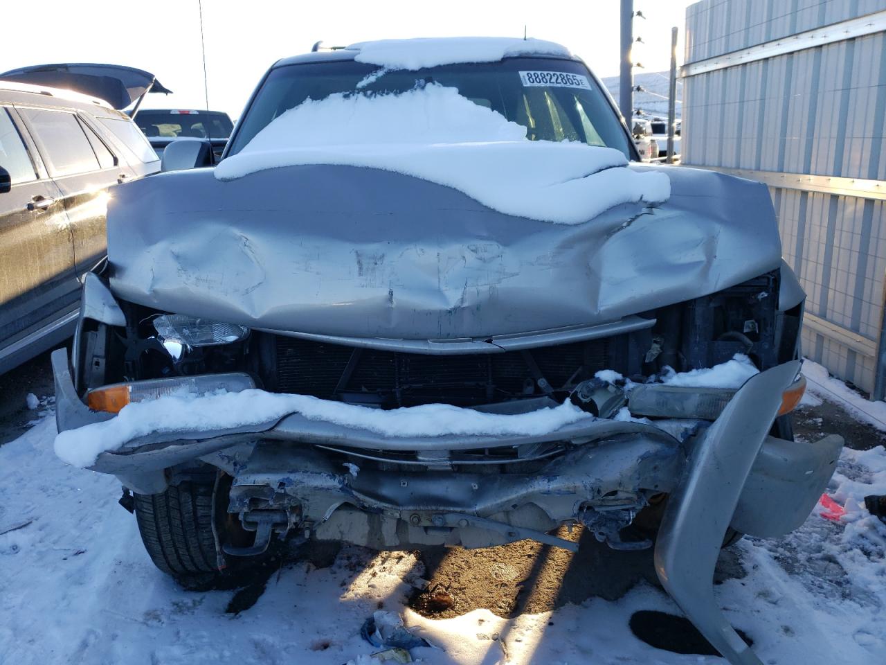 2002 Chevrolet Tahoe VIN 1GNEK13Z22R219015 Copart auction photo, front end / side damage thumbnail 5