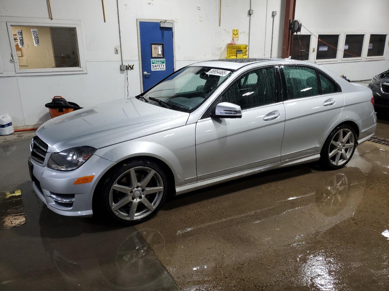 2014 Mercedes-Benz C-klasse VIN WDDGF8AB8EA945930