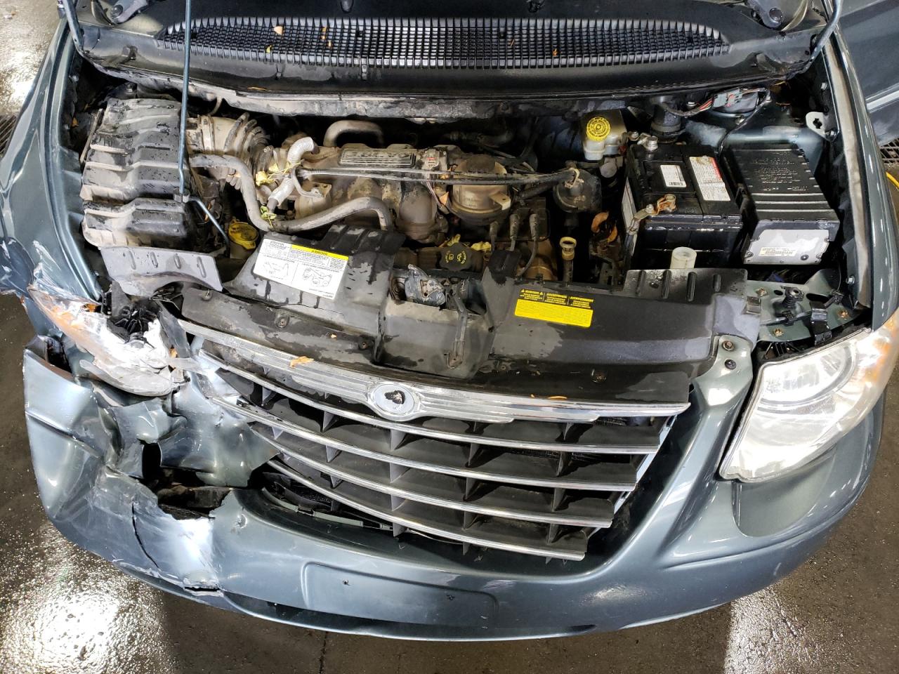 2005 Chrysler Town & Country VIN 2C4GP54L65R313739 Copart auction photo, front end / side damage thumbnail 12