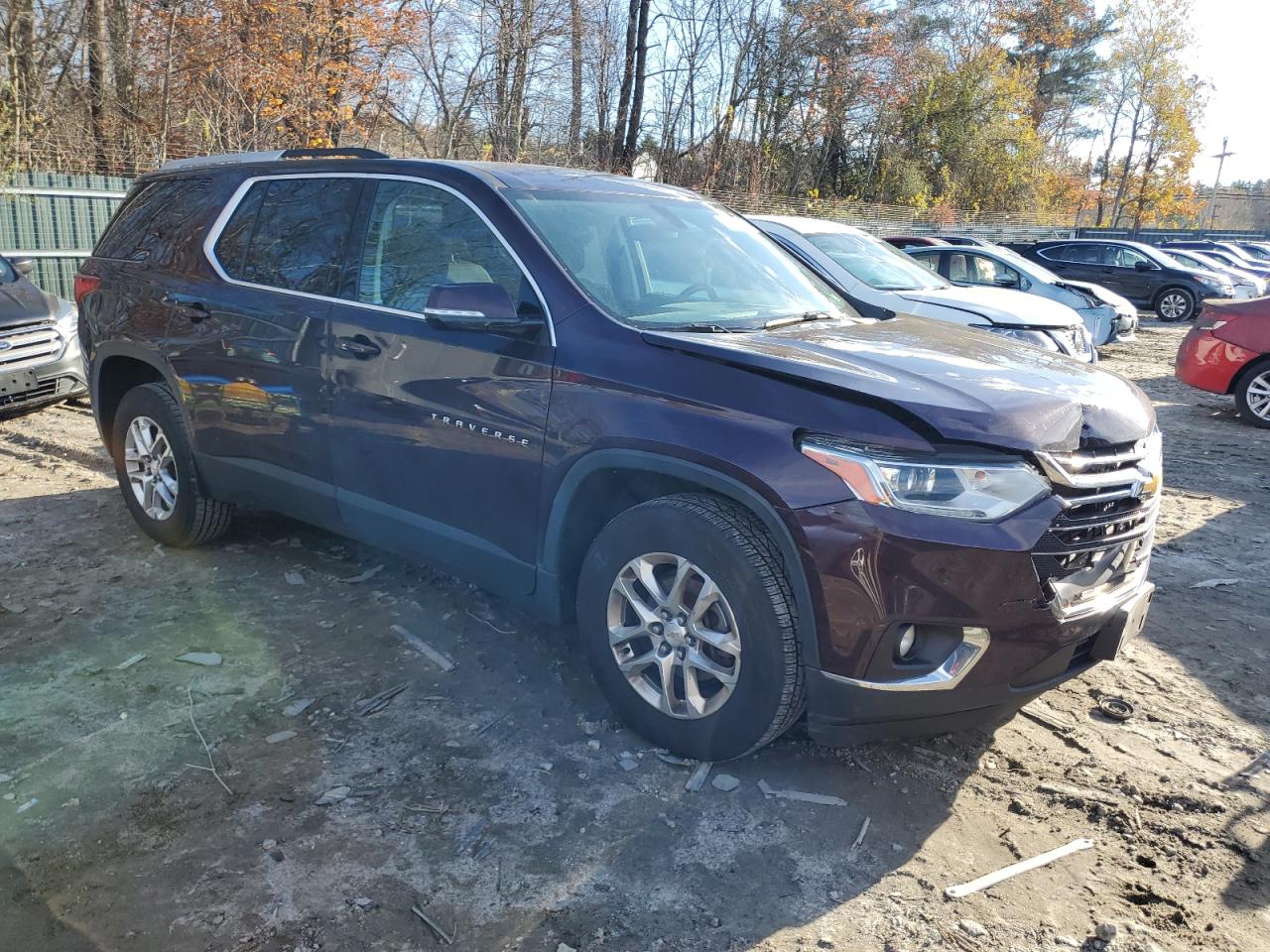 2018 Chevrolet Traverse VIN 1GNEVGKWXJJ234196 Copart auction photo, front end / minor dent/scratches damage thumbnail 4