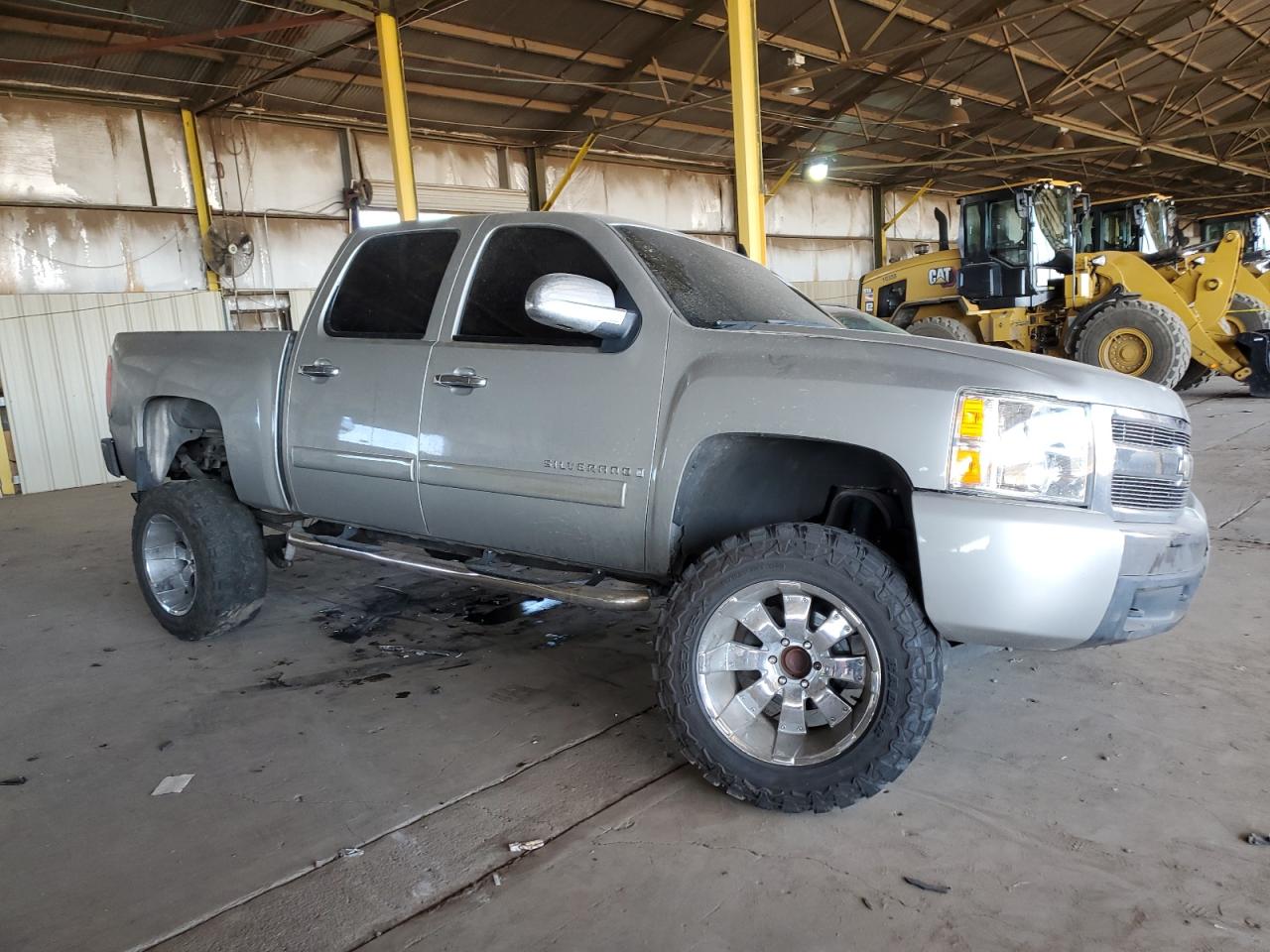 2007 Chevrolet Silverado VIN 2GCEC13C771612512 Copart auction photo, front end / side damage thumbnail 4