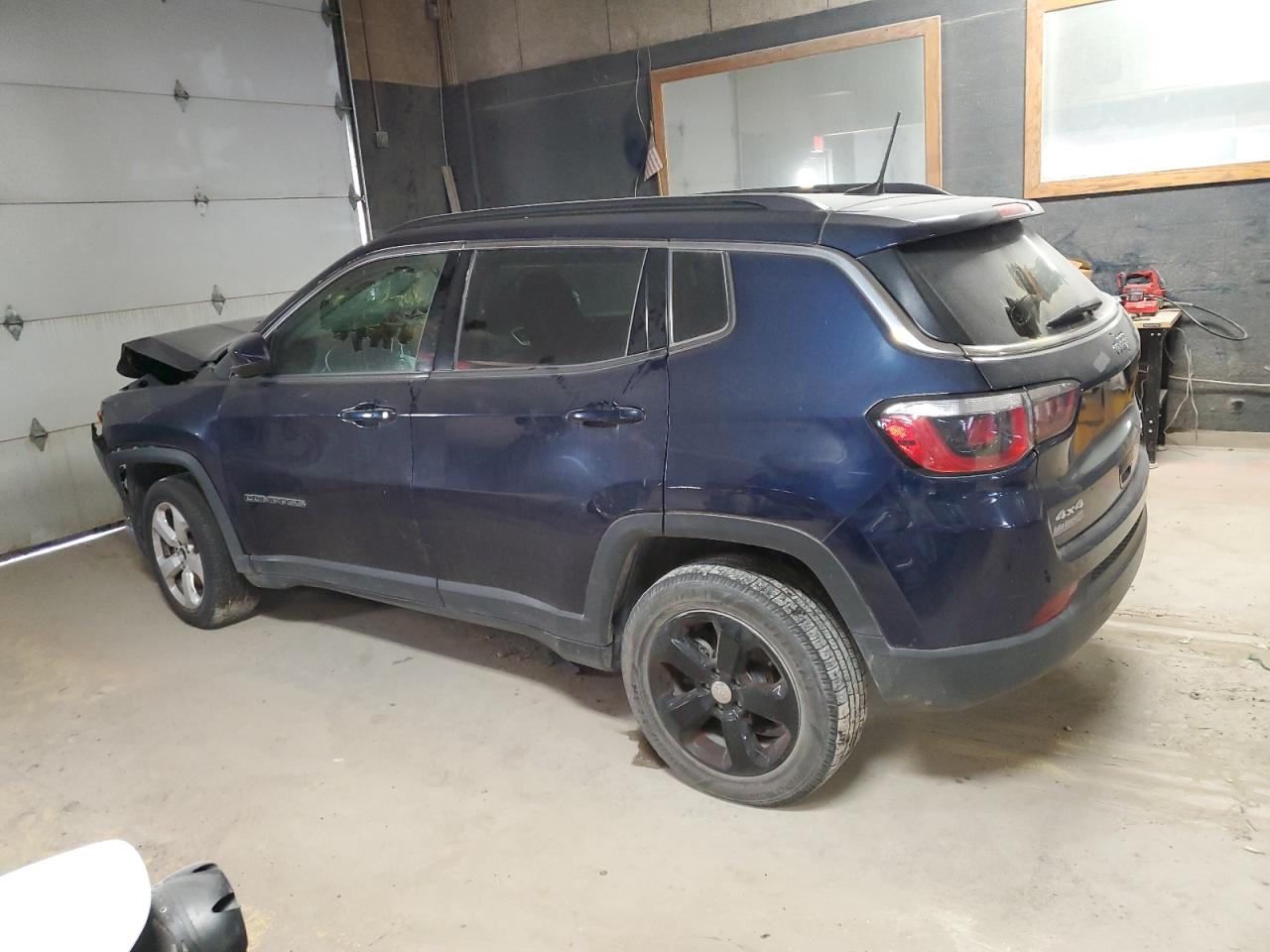 2018 Jeep Compass VIN 3C4NJDBBXJT246678 Copart auction photo, front end / minor dent/scratches damage thumbnail 2