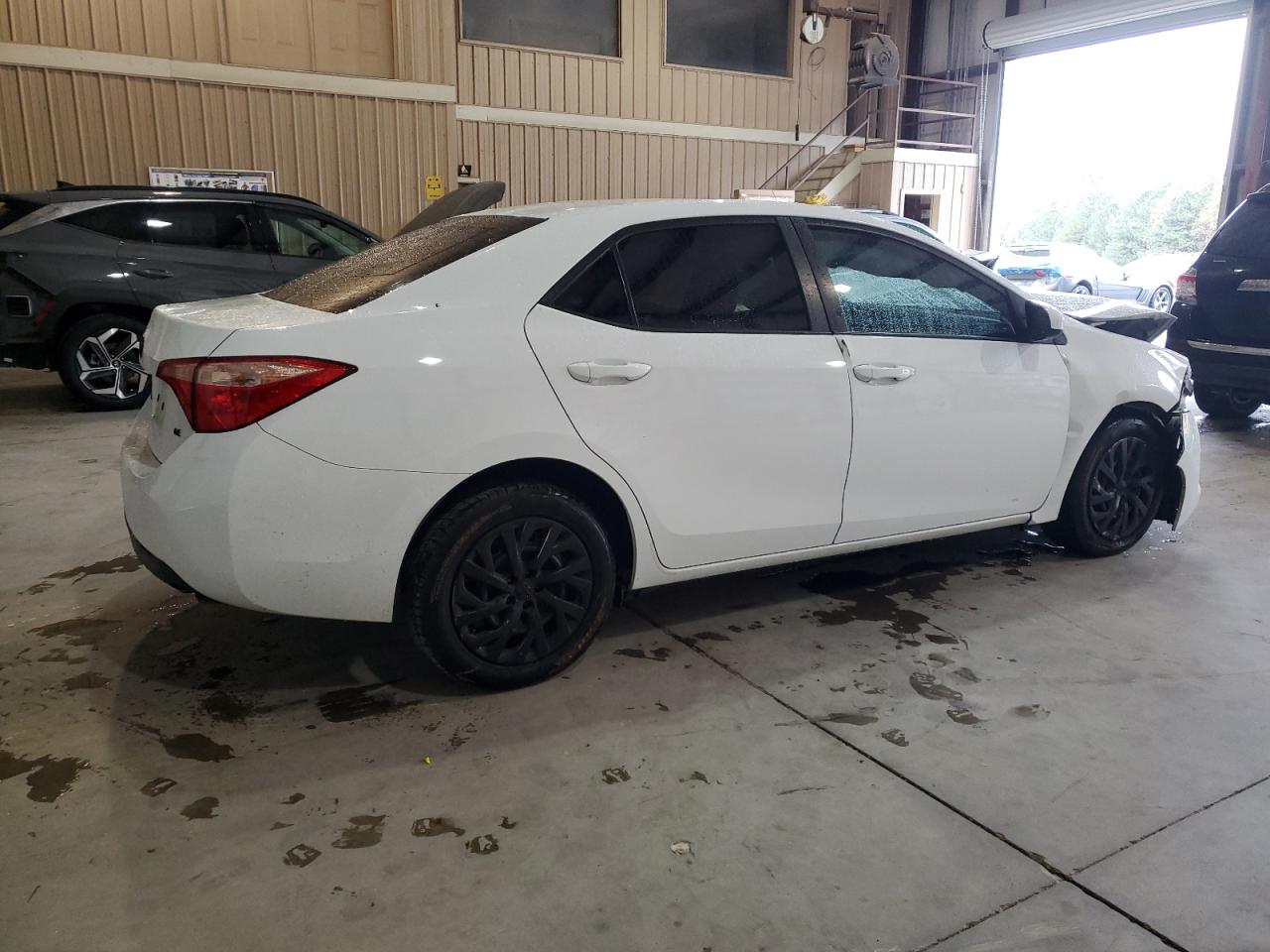 2018 Toyota Corolla VIN 5YFBURHEXJP782283 Copart auction photo, front end / mechanical damage thumbnail 3