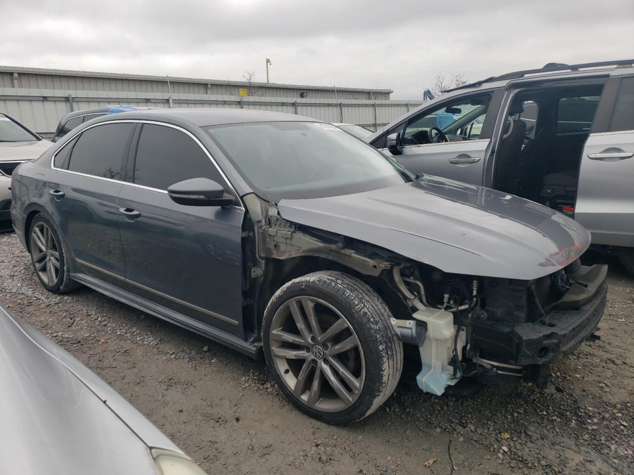 2017 Volkswagen Passat VIN 1VWDT7A34HC036176 Copart auction photo, front end / minor dent/scratches damage thumbnail 4