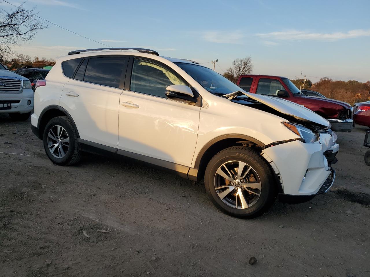 2018 Toyota RAV 4 VIN JTMRFREV1JJ181801 Copart auction photo, front end / minor dent/scratches damage thumbnail 4