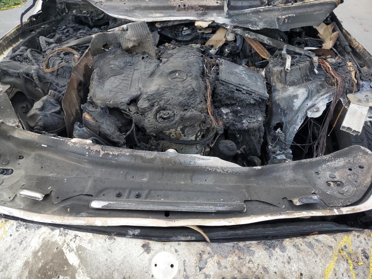 2022 Mercedes-Benz CLC-klasse VIN W1K2J5KB4NA094411 Copart auction photo, burn damage thumbnail 12
