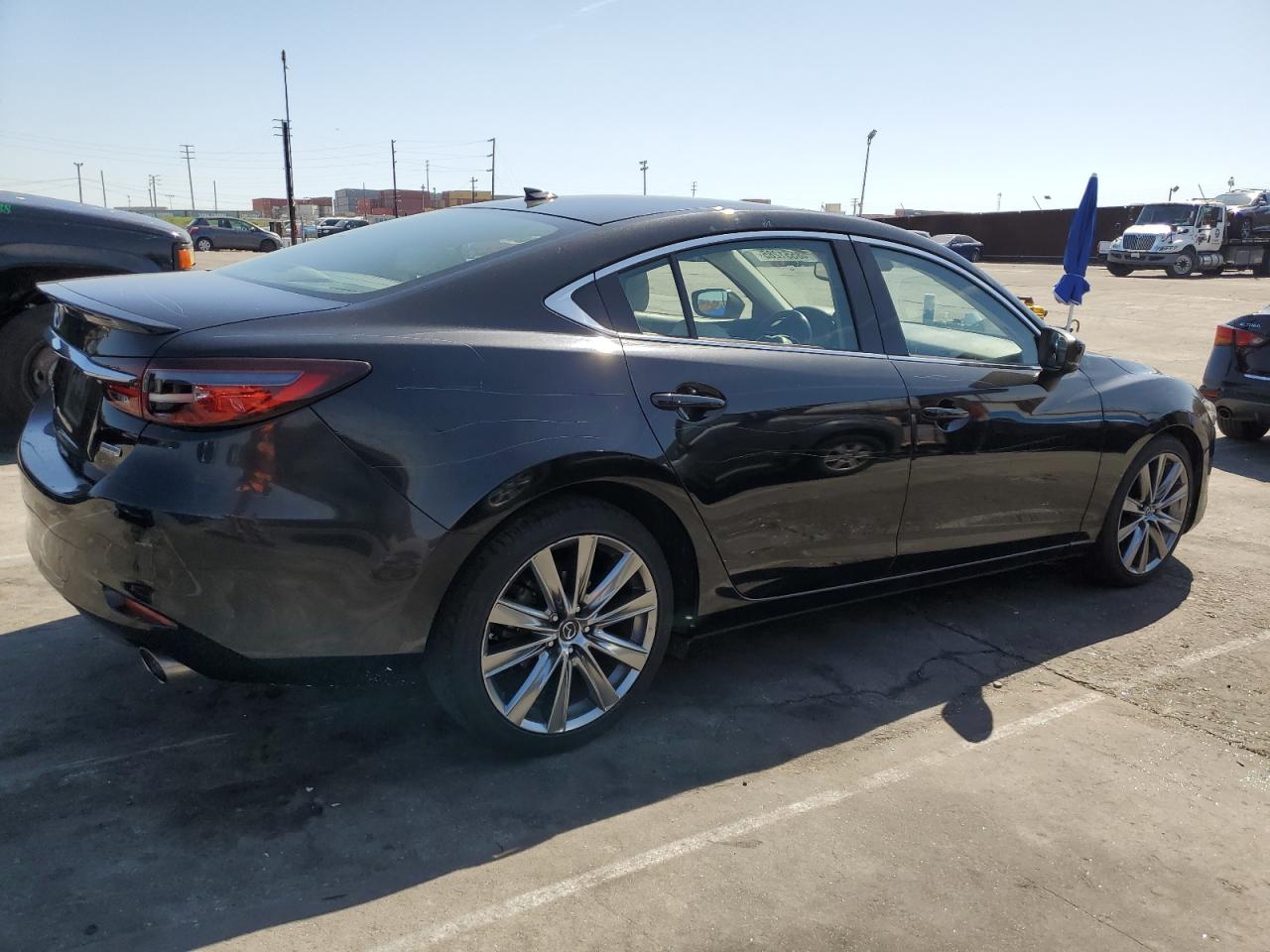 2018 Mazda 6 VIN JM1GL1WY8J1300177 Copart auction photo, vandalism / minor dent/scratches damage thumbnail 3