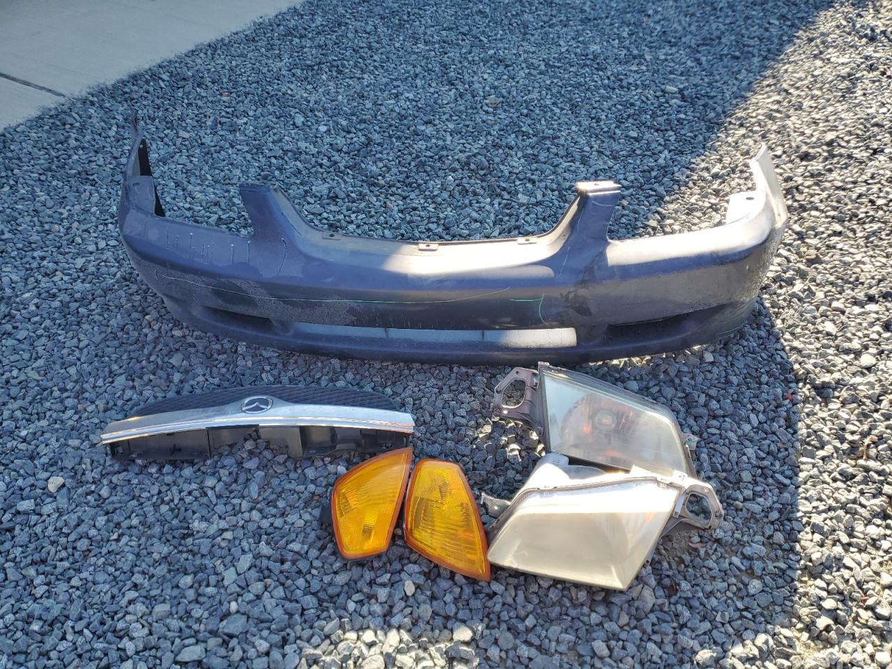 2000 Mazda Protege VIN JM1BJ2222Y0303549 Copart auction photo, front end / minor dent/scratches damage thumbnail 14