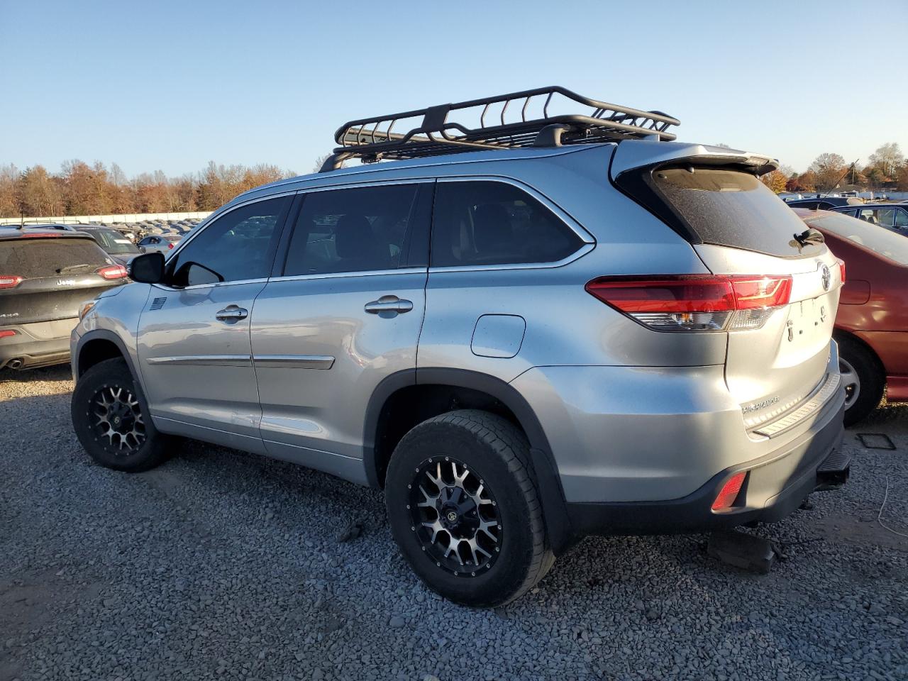 2018 Toyota Highlander VIN 5TDJZRFH4JS529736 Copart auction photo, front end / side damage thumbnail 2