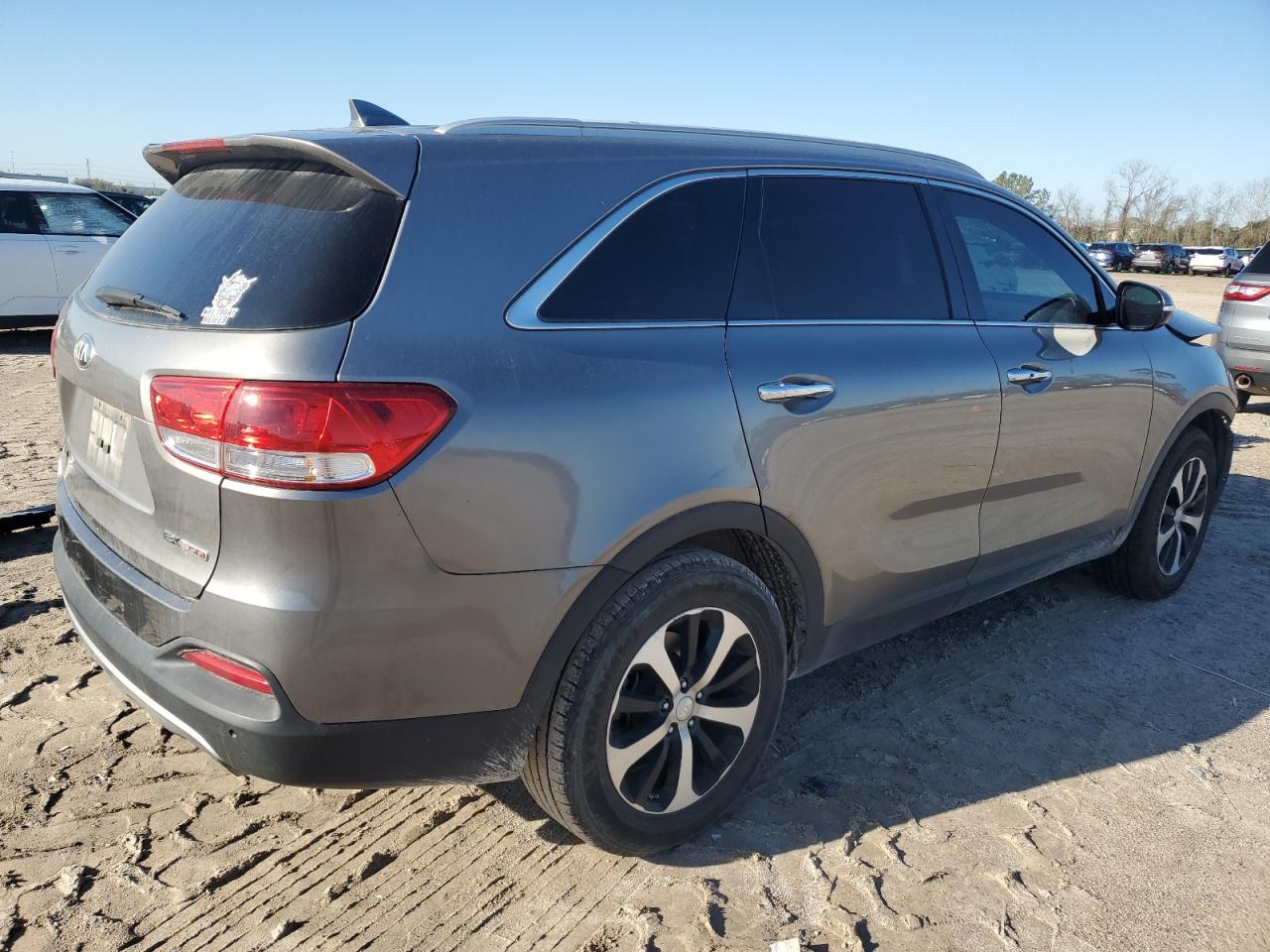2017 KIA Sorento VIN 5XYPH4A16HG207150 Copart auction photo, front end / minor dent/scratches damage thumbnail 3