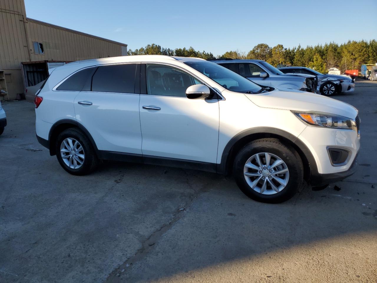 2017 KIA Sorento VIN 5XYPG4A39HG272501 Copart auction photo, rear end damage thumbnail 4