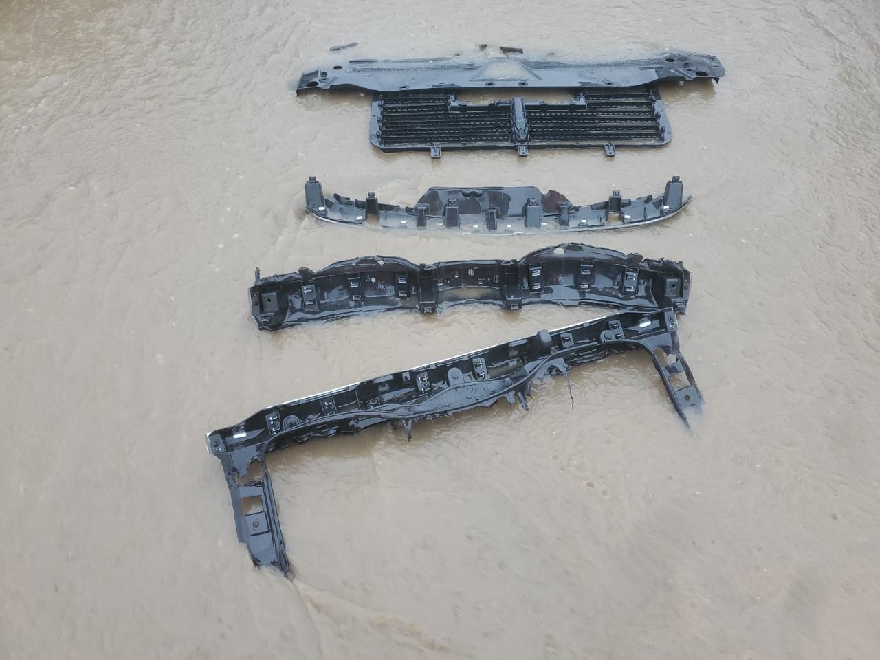 2018 Chevrolet Silverado VIN 1GCRCREC1JZ195707 Copart auction photo, burn / front end damage thumbnail 12