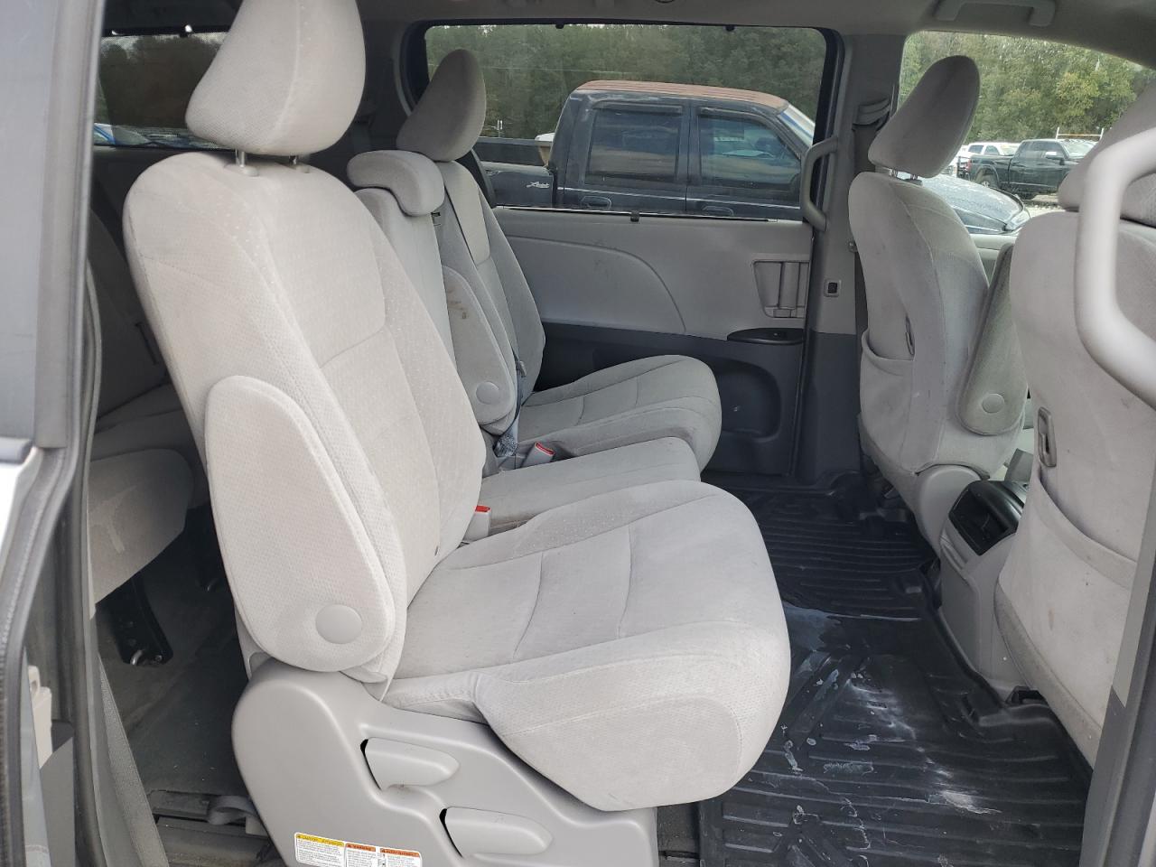 2015 Toyota Sienna VIN 5TDKK3DCXFS620210 Copart auction photo, rear end / minor dent/scratches damage thumbnail 11