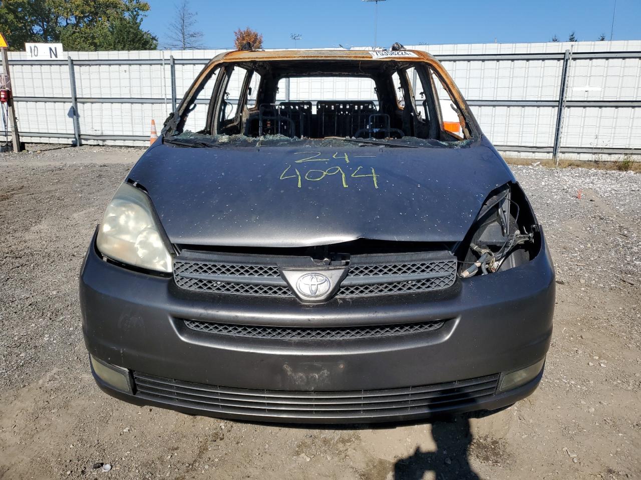 2004 Toyota Sienna VIN 5TDZA22C24S214787 Copart auction photo, burn / minor dent/scratches damage thumbnail 5