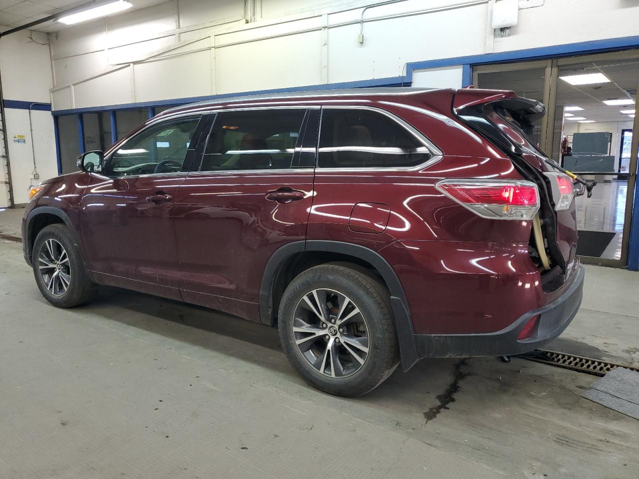 2016 Toyota Highlander VIN 5TDJKRFH2GS292211 Copart auction photo, rear end damage thumbnail 2