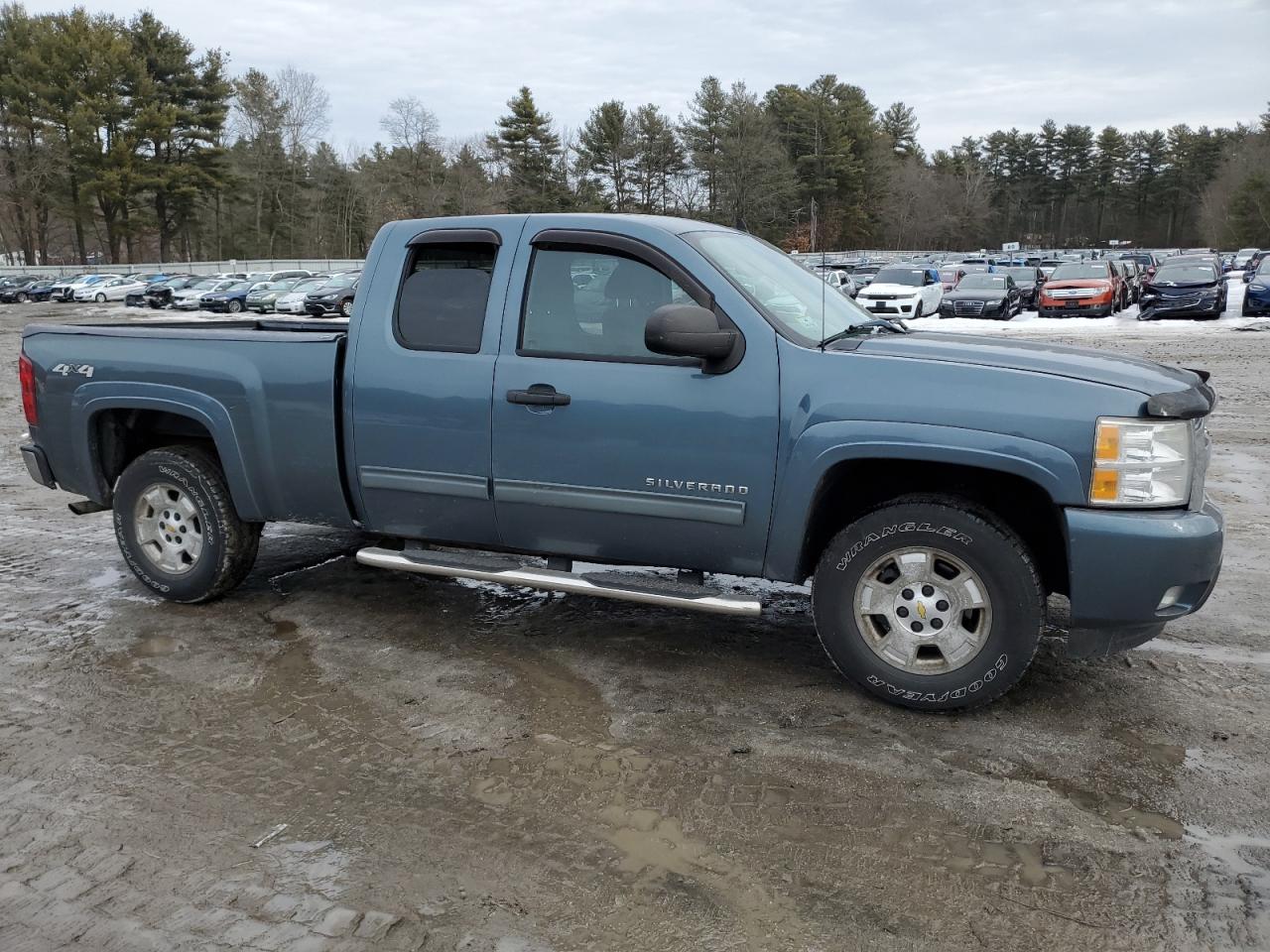 2011 Chevrolet Silverado VIN 1GCRKSE37BZ239303 Copart auction photo, front end damage thumbnail 4