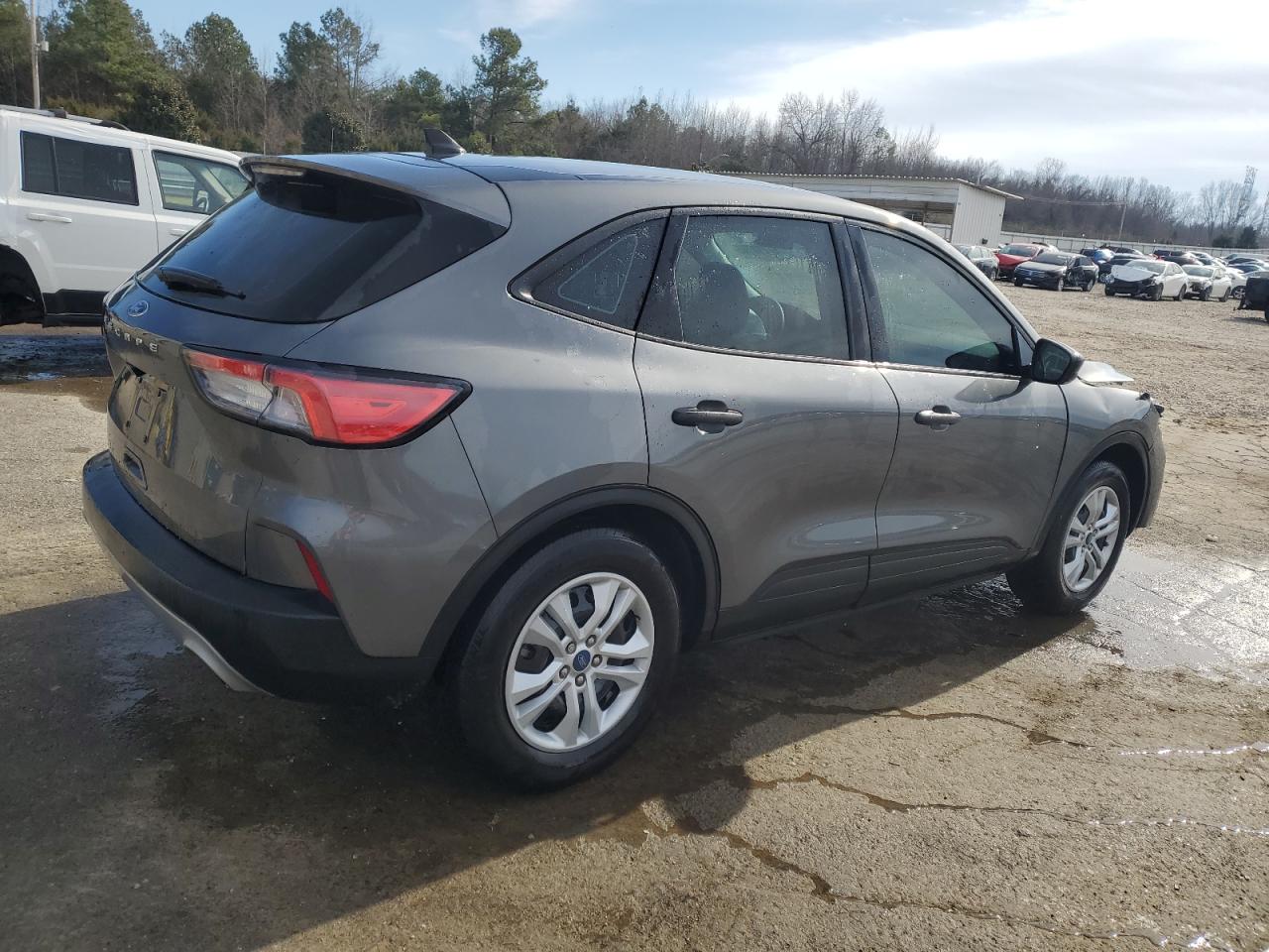 2022 Ford Escape VIN 1FMCU0F68NUB52763 Copart auction photo, front end damage thumbnail 3