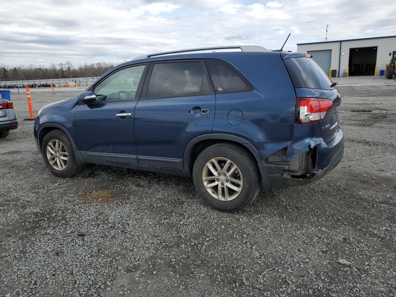2014 KIA Sorento VIN 5XYKT3A67EG513185 Copart auction photo, side / rear end damage thumbnail 2