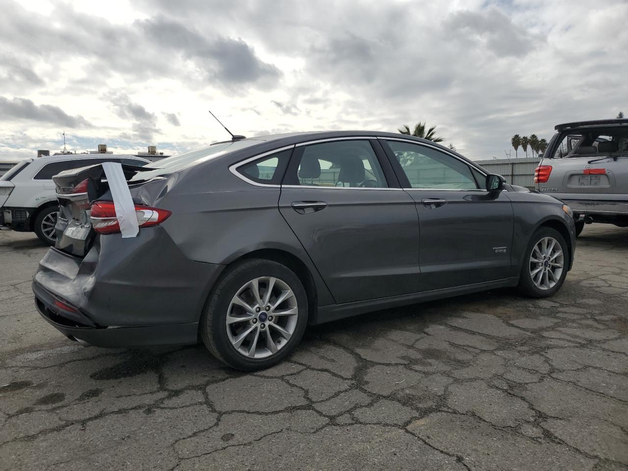 2017 Ford Fusion VIN 3FA6P0PU1HR373645 Copart auction photo, rear end damage thumbnail 3