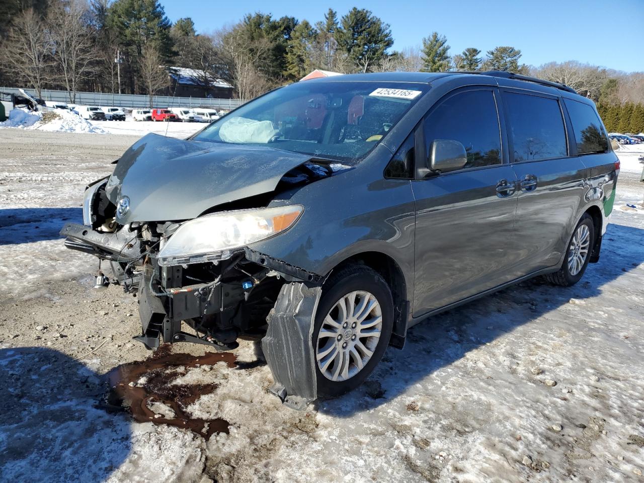 2011 Toyota Sienna VIN 5TDYK3DC2BS119963 - Copart auction photo