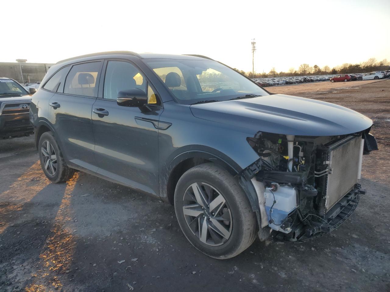 2022 KIA Sorento VIN 5XYRL4LC4NG125211 Copart auction photo, front end / rear end damage thumbnail 4