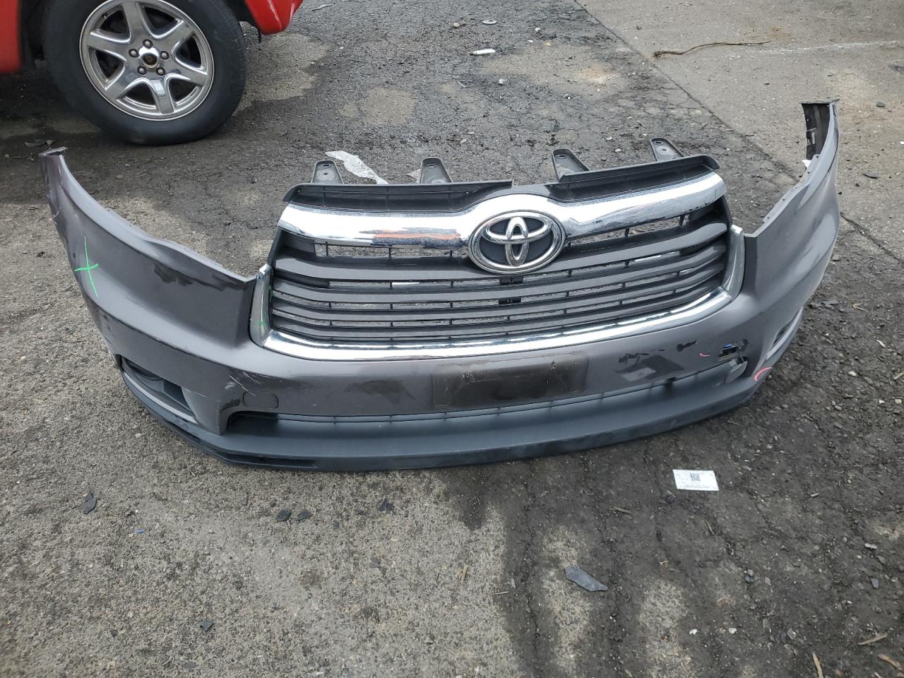 2015 Toyota Highlander VIN 5TDBKRFH2FS168989 Copart auction photo, side / undercarriage damage thumbnail 13