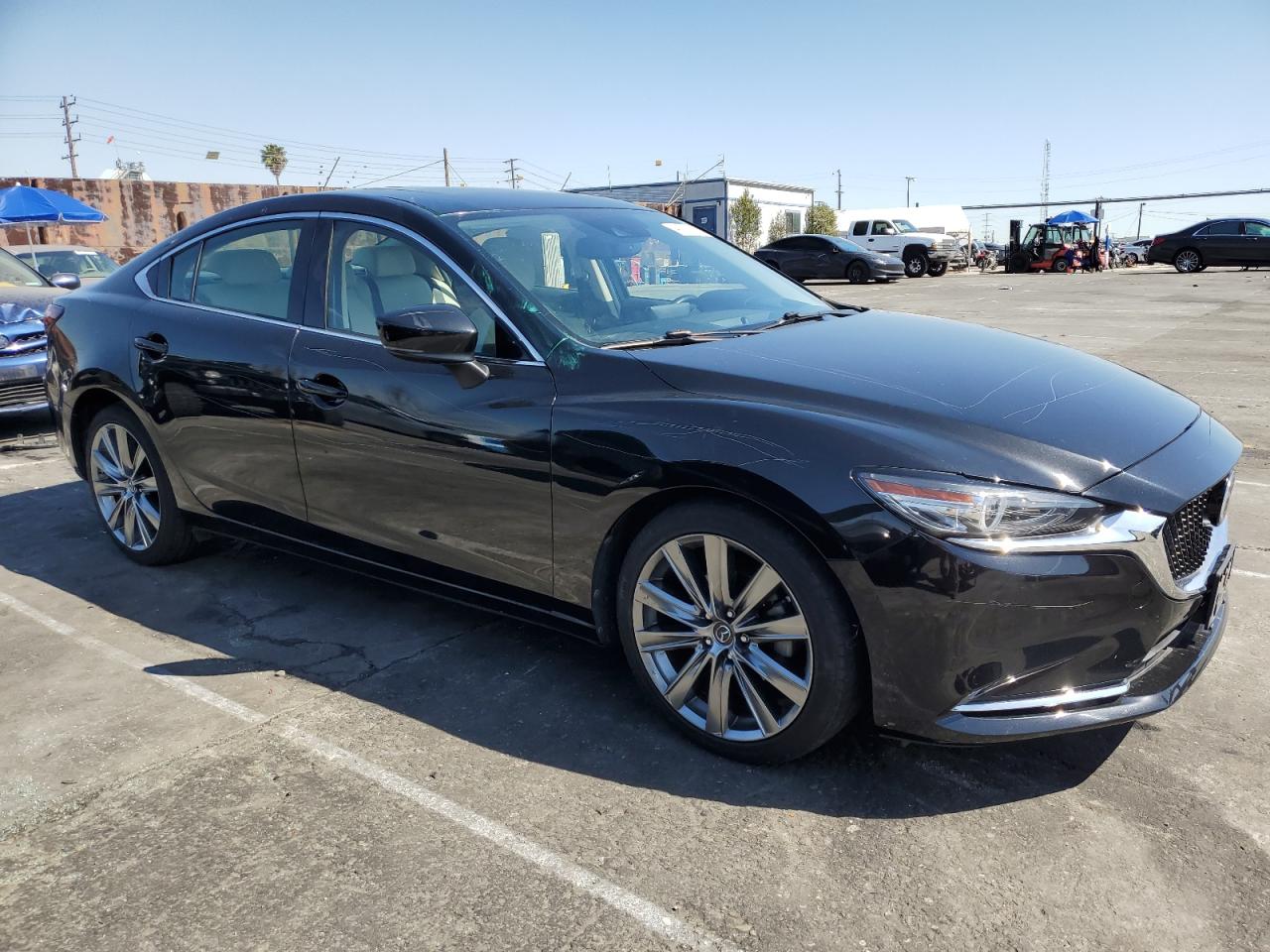 2018 Mazda 6 VIN JM1GL1WY8J1300177 Copart auction photo, vandalism / minor dent/scratches damage thumbnail 4