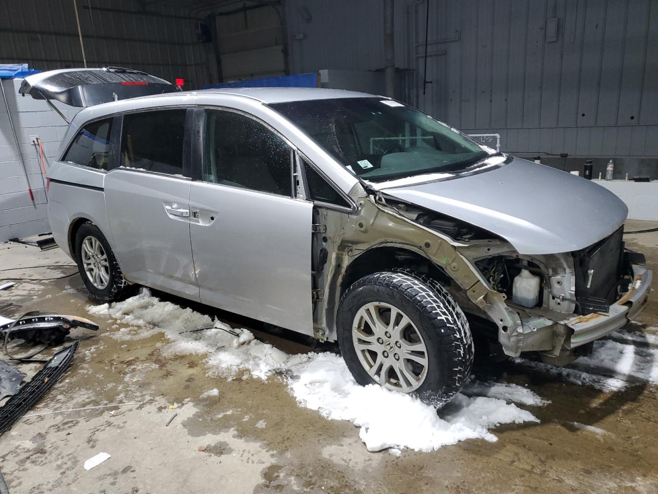 2011 Honda Odyssey VIN 5FNRL5H46BB095686 Copart auction photo, all over / minor dent/scratches damage thumbnail 4