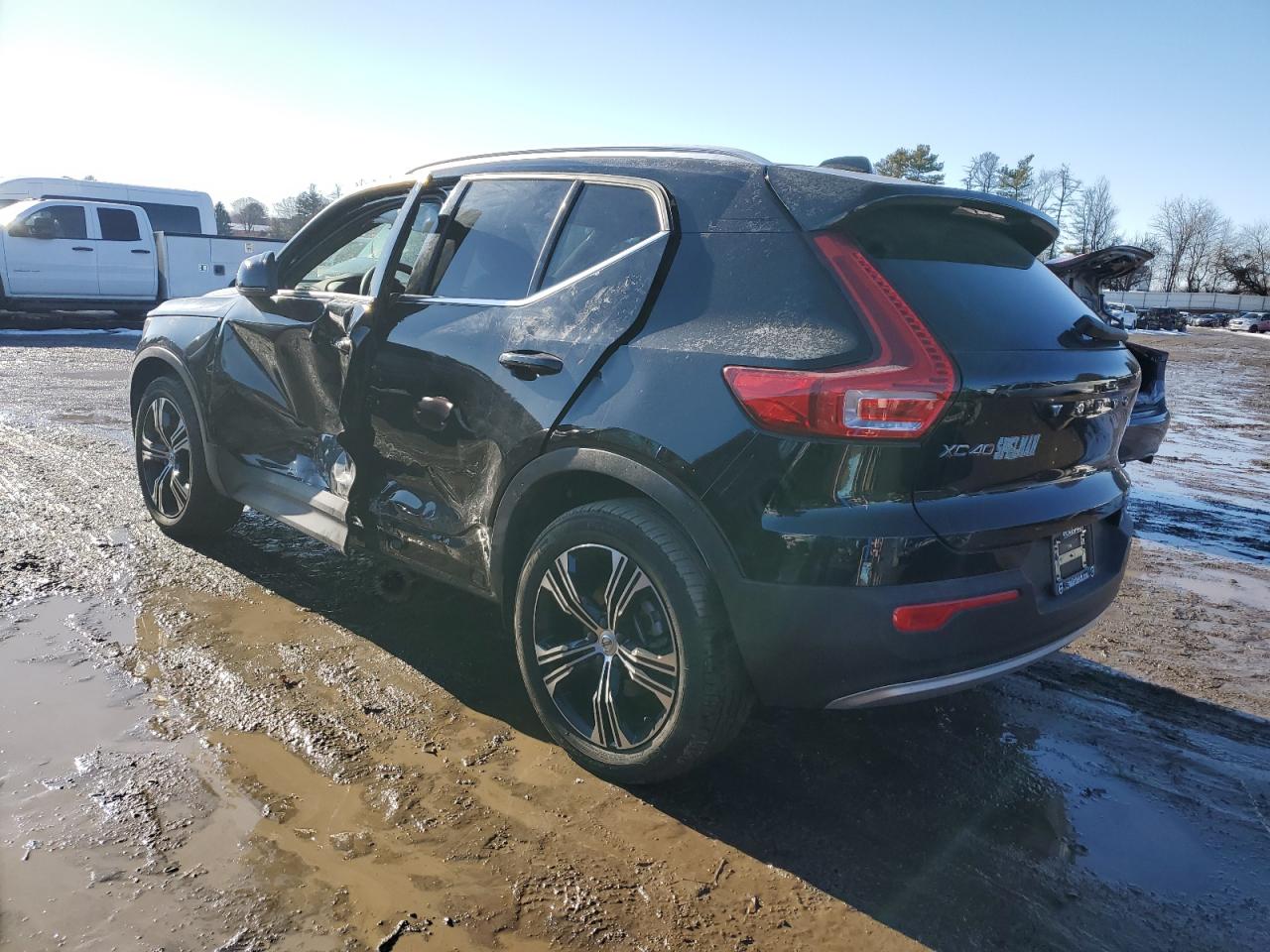 2022 Volvo XC40 VIN YV4162UL3N2776778 Copart auction photo, side / minor dent/scratches damage thumbnail 2
