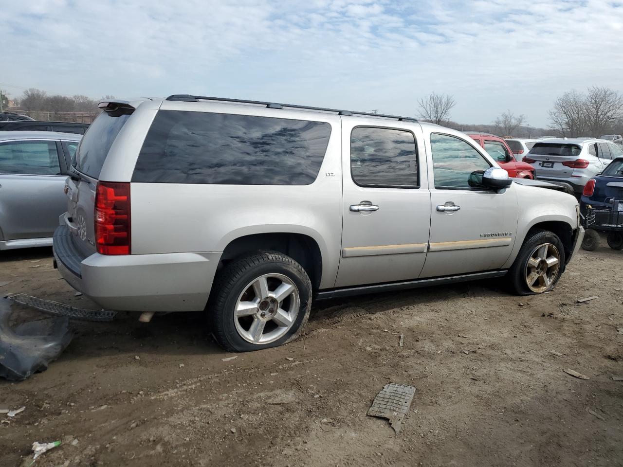 2008 Chevrolet Suburban VIN 1GNFK16388R136421 Copart auction photo, front end damage thumbnail 3