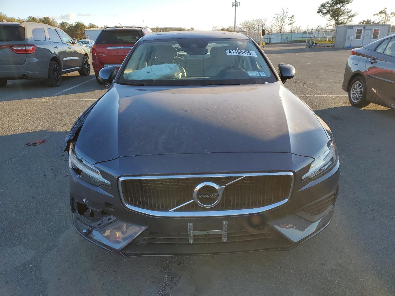 2019 Volvo S60 VIN 7JRA22TK4KG005026 Copart auction photo, front end / minor dent/scratches damage thumbnail 5