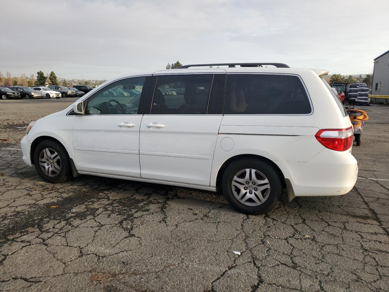 2006 Honda Odyssey VIN 5FNRL38446B417946 Copart auction photo, minor dent/scratches damage thumbnail 2