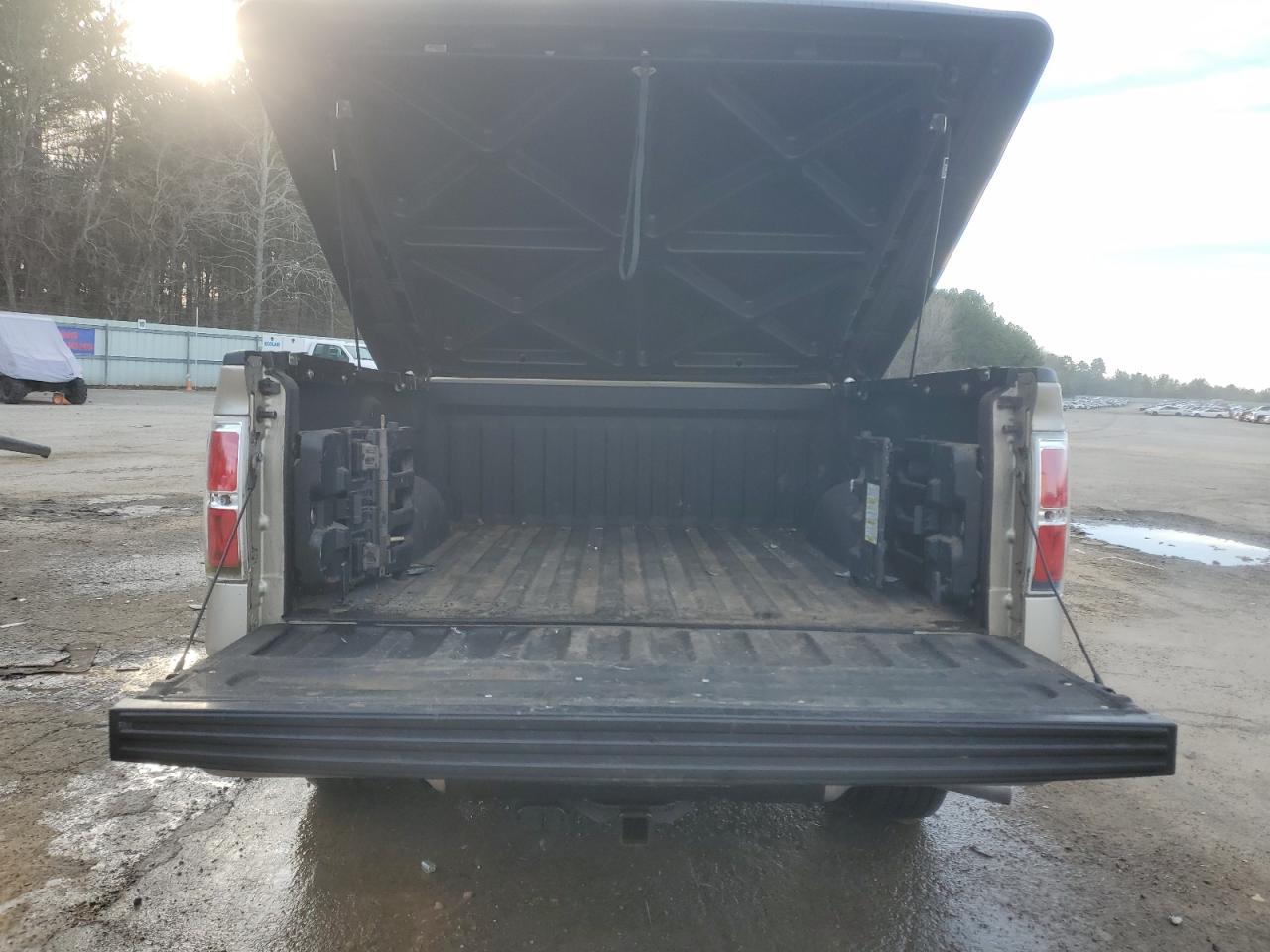 2010 Ford F-150 VIN 1FTFW1CVXAFD50014 Copart auction photo, front end / minor dent/scratches damage thumbnail 6